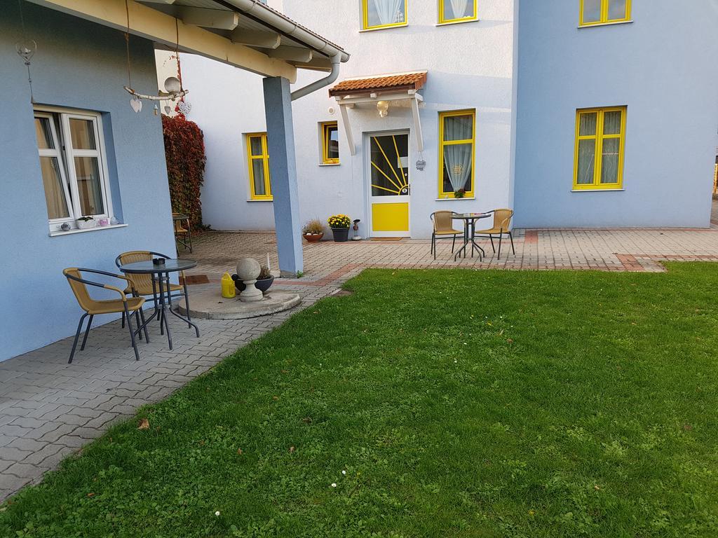 Villa Sonnenschein Laa an der Thaya Exterior photo